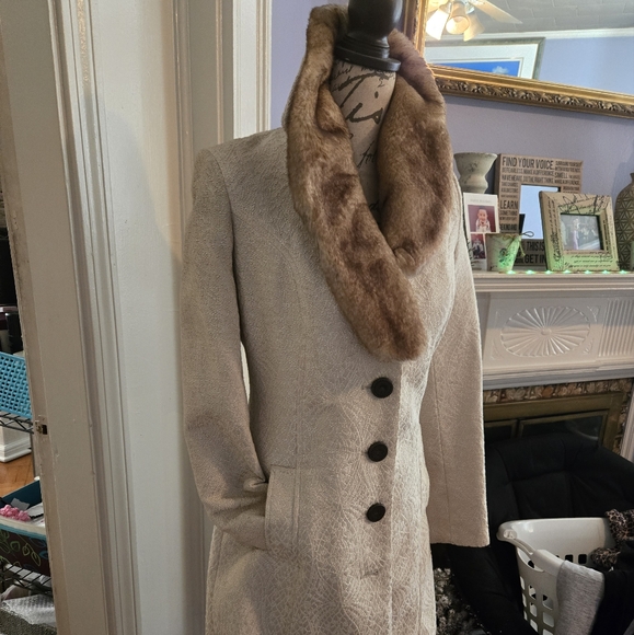 Beautiful Fitted White/Cream Brocade Coat W Removal FUR Collar Sz Small, Merona - Picture 2 of 16